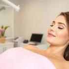 Cryolipoliza Sibiu: innovative body contouring treatment in progress in a modern clinic setting